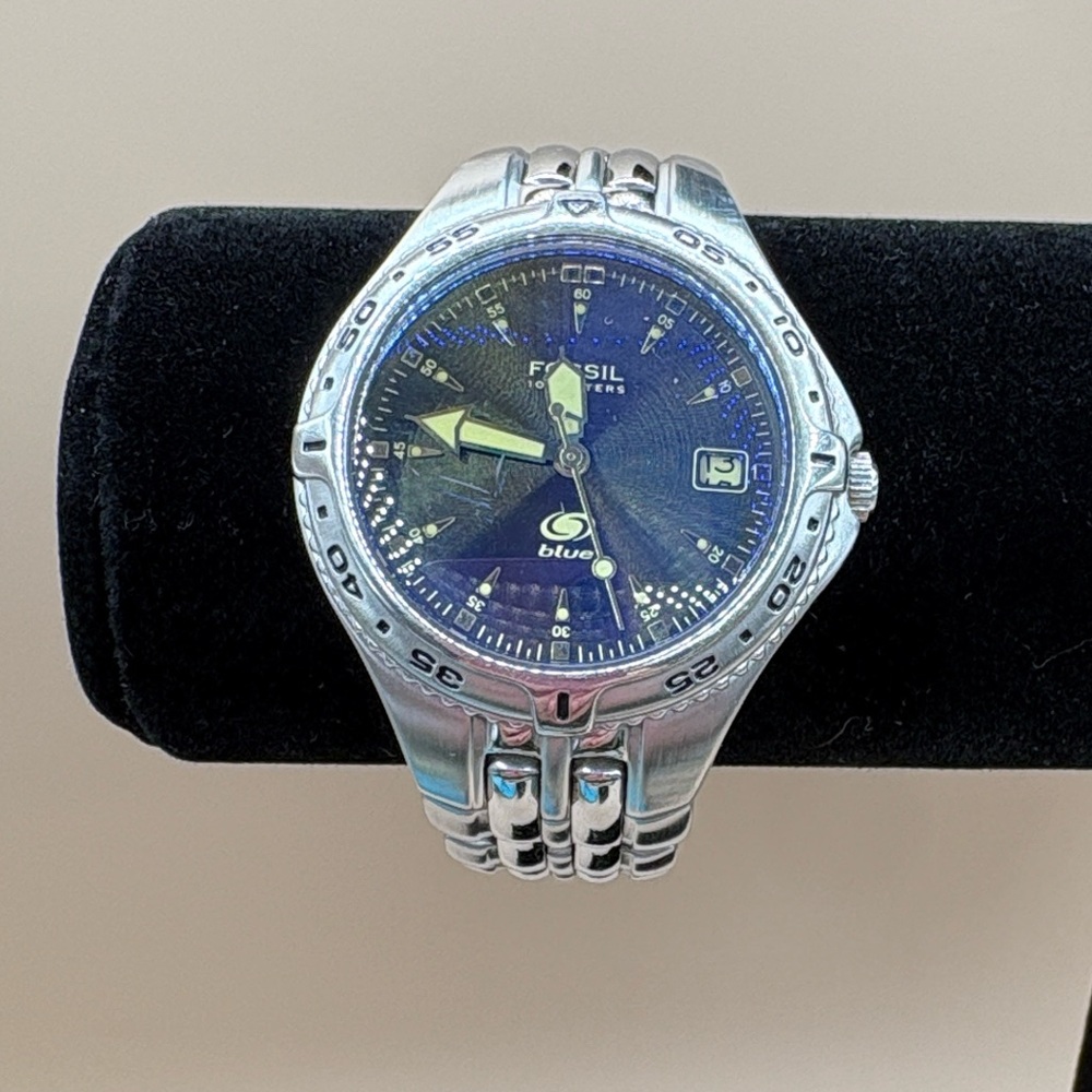 Fossil Men's Watch with Silver Band and Dark Blue Dial EUC 2002 approximately